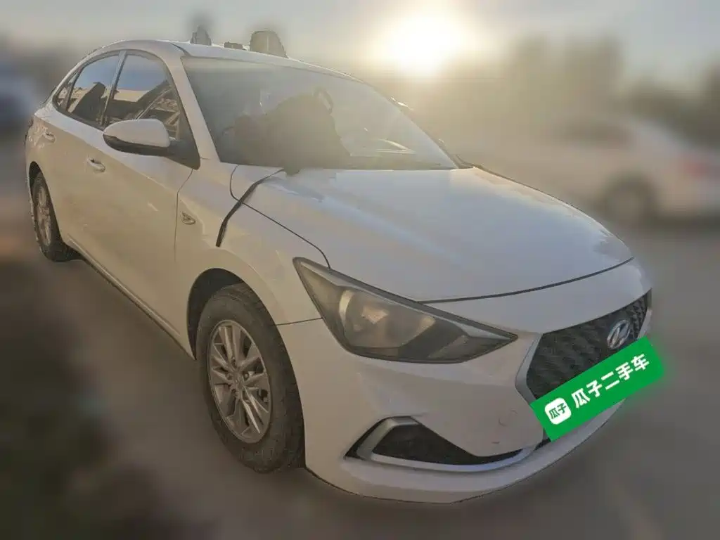 Hyundai Elantra — фото 3