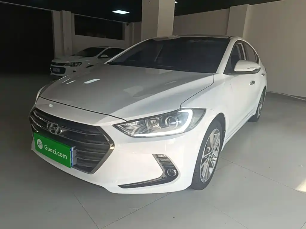 Hyundai Elantra — фото 2