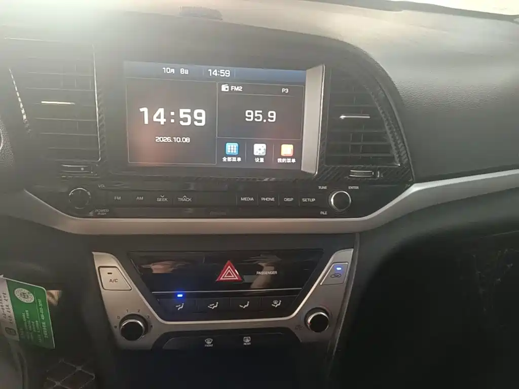 Hyundai Elantra — фото 13