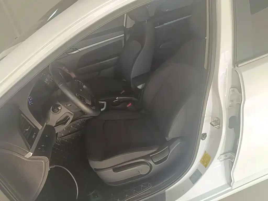 Hyundai Elantra — фото 15