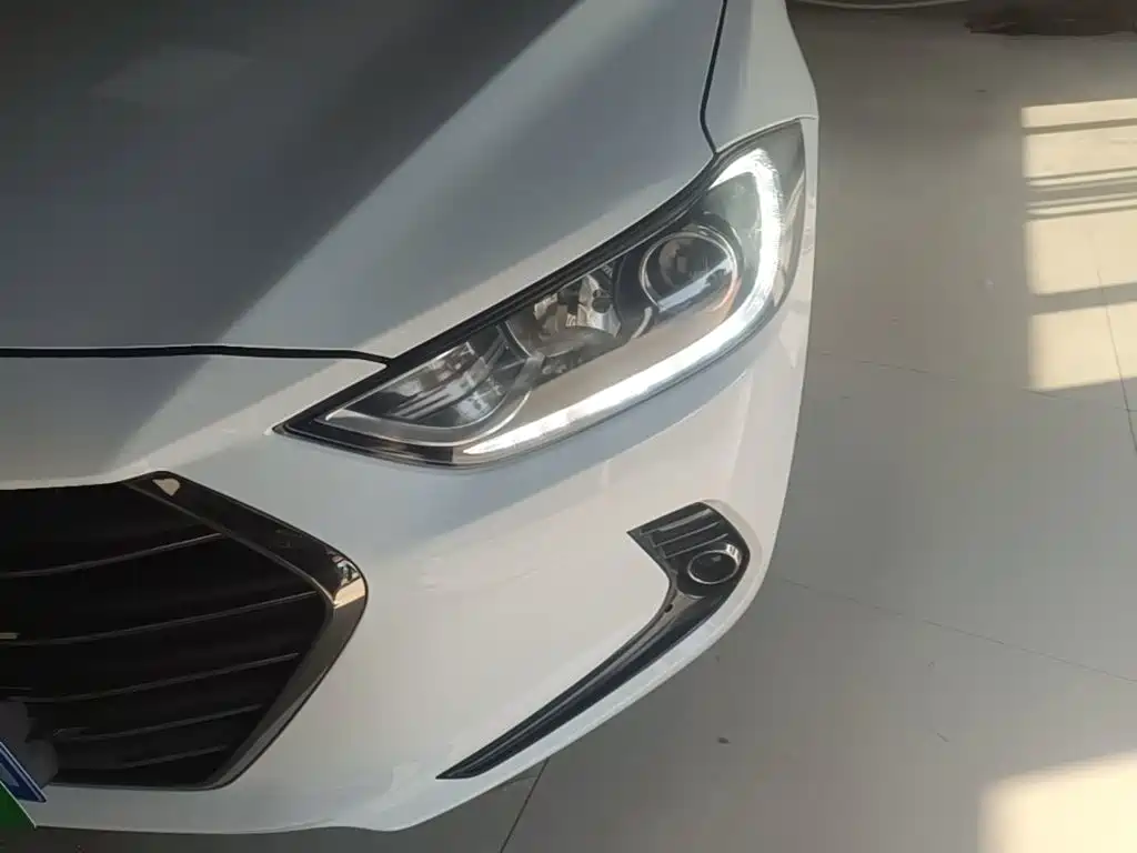 Hyundai Elantra — фото 24
