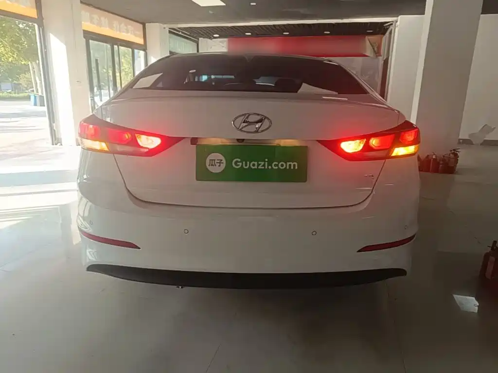 Hyundai Elantra — фото 6