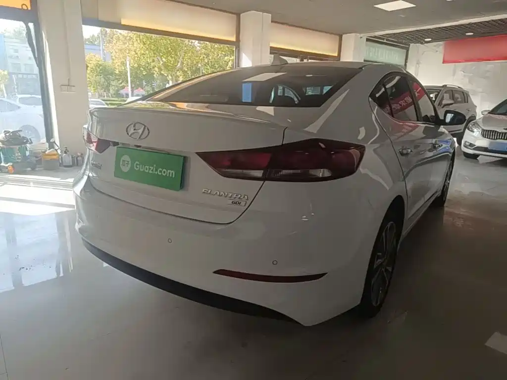 Hyundai Elantra — фото 7