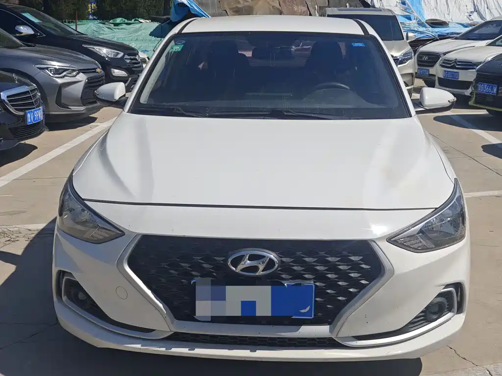 Hyundai Elantra — фото 2