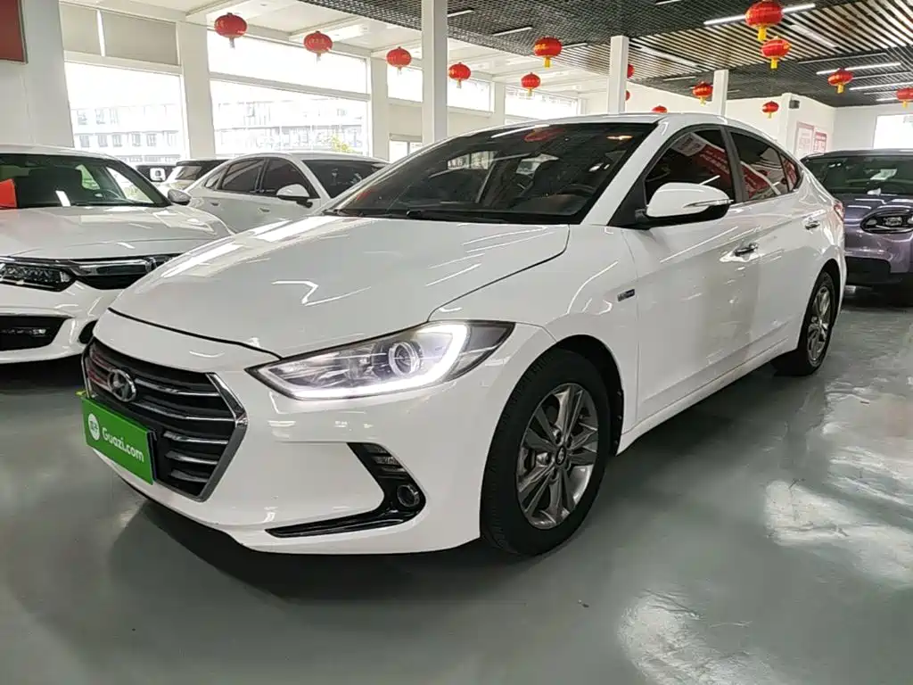 Hyundai Elantra — фото 2
