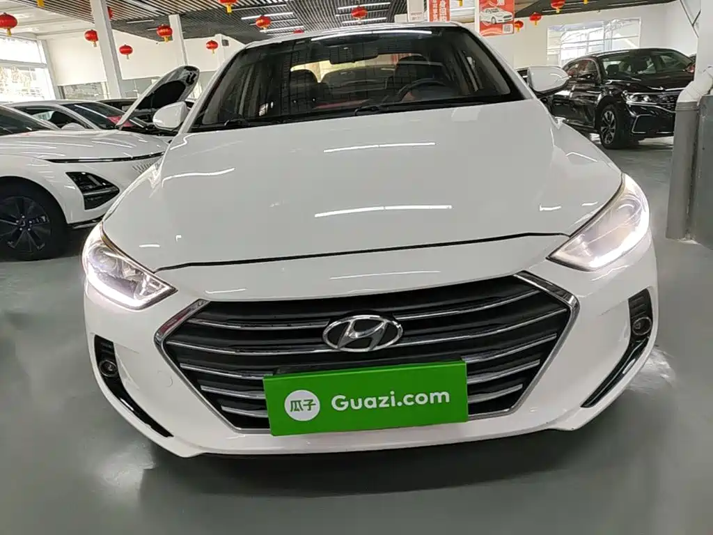 Hyundai Elantra — фото 3