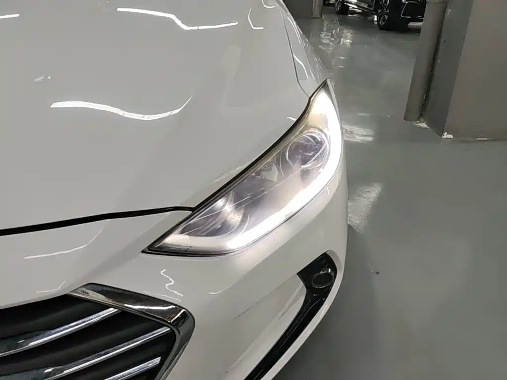 Hyundai Elantra — фото 24