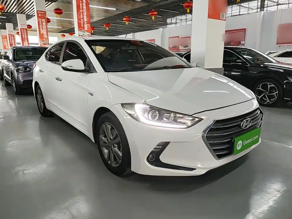 Hyundai Elantra — фото 4