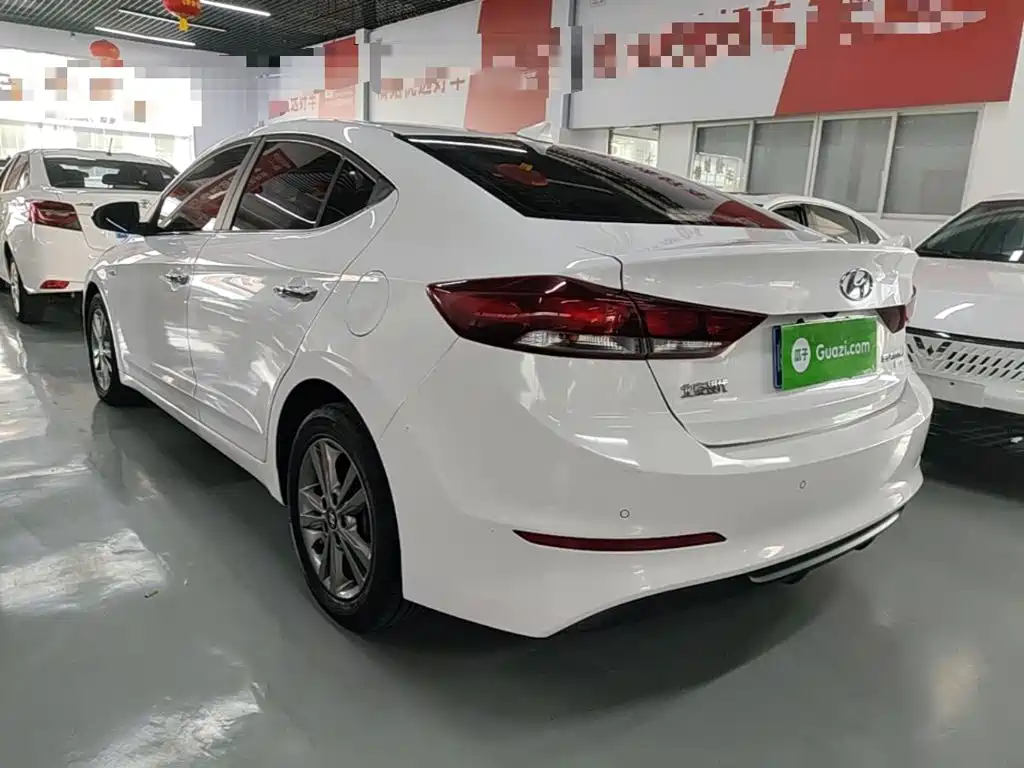 Hyundai Elantra — фото 5