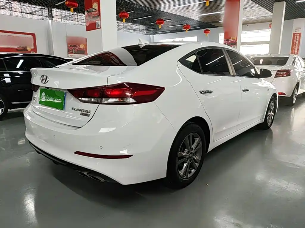 Hyundai Elantra — фото 7