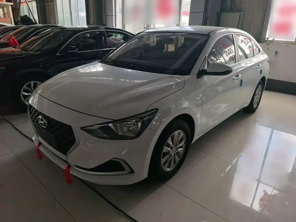 Hyundai Elantra — фото 2