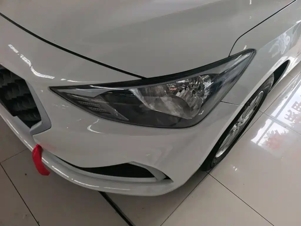 Hyundai Elantra — фото 18