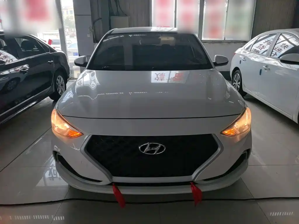 Hyundai Elantra — фото 3