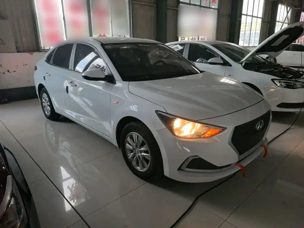 Hyundai Elantra — фото 22