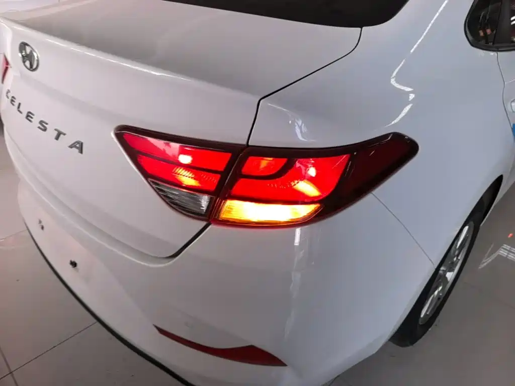 Hyundai Elantra — фото 24