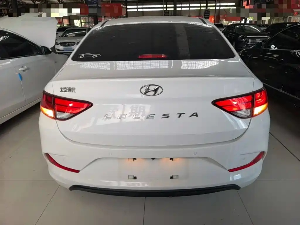 Hyundai Elantra — фото 4
