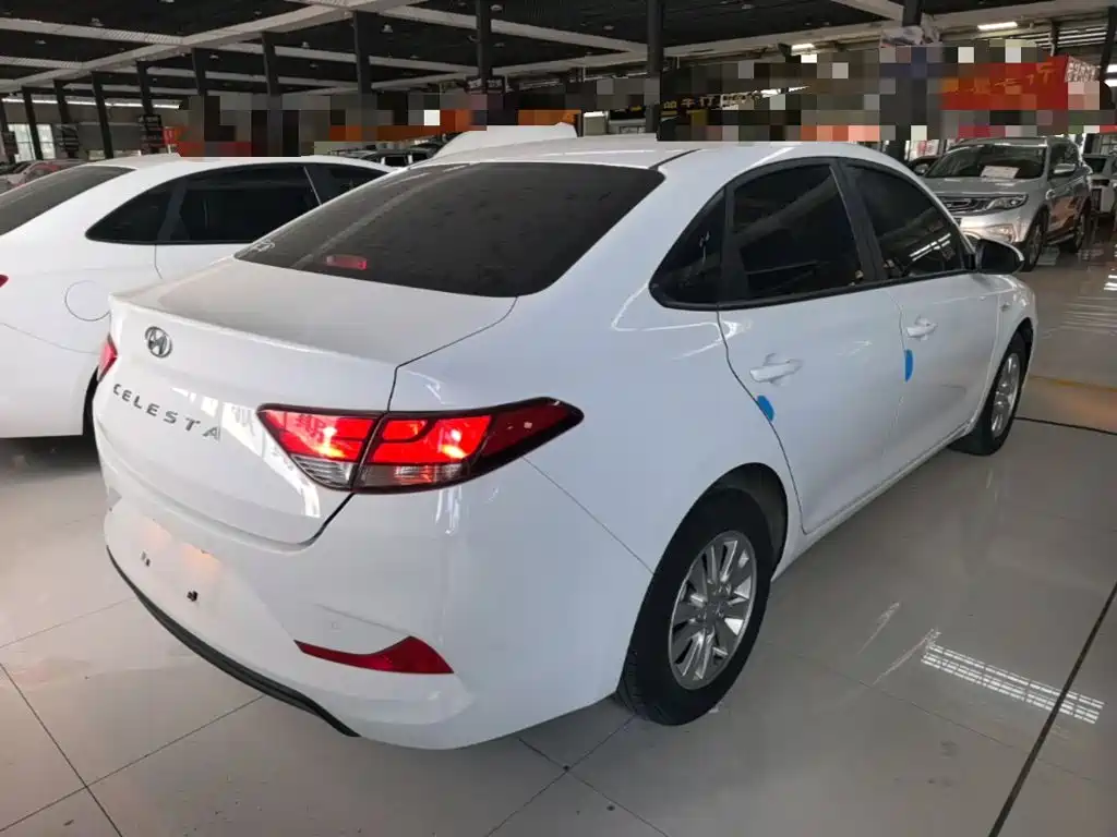Hyundai Elantra — фото 5