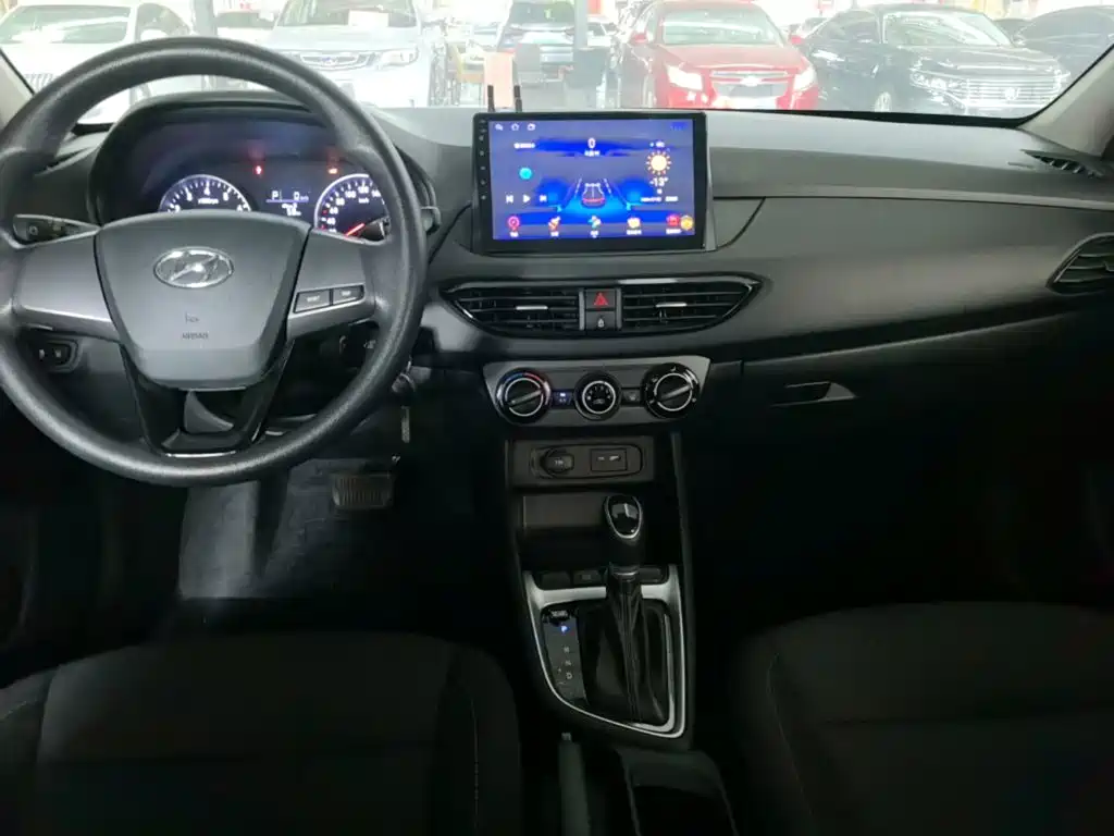 Hyundai Elantra — фото 6