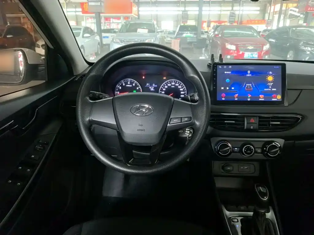 Hyundai Elantra — фото 7