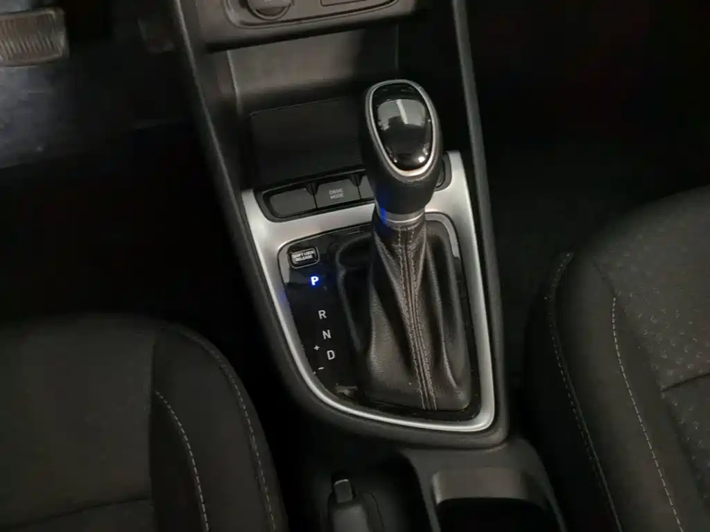Hyundai Elantra — фото 10