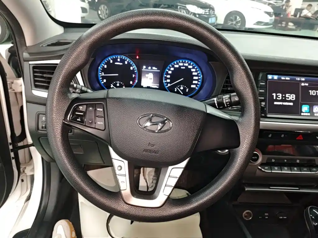 Hyundai Mistra — фото 11
