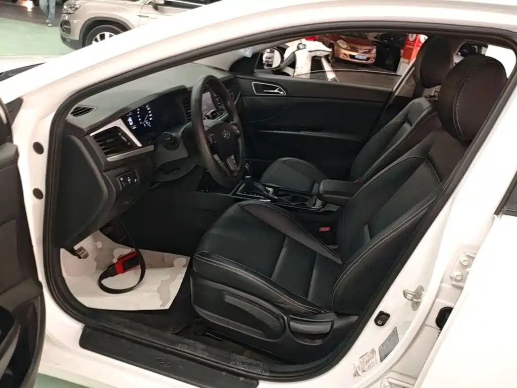 Hyundai Mistra — фото 15