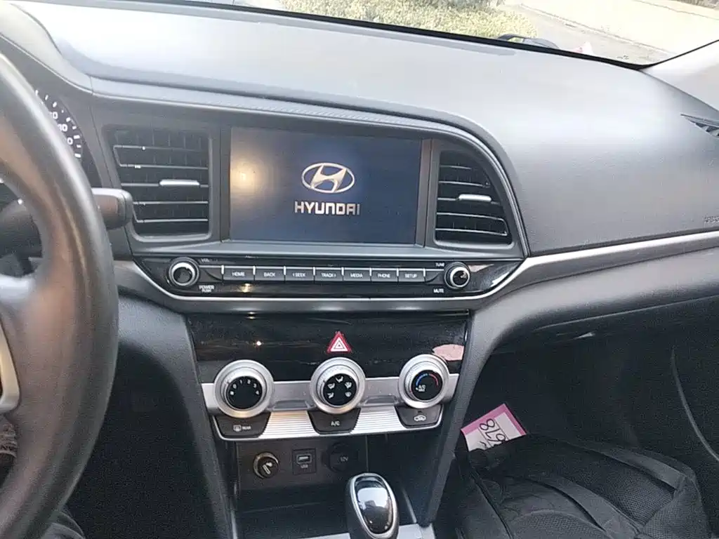 Hyundai Elantra — фото 13
