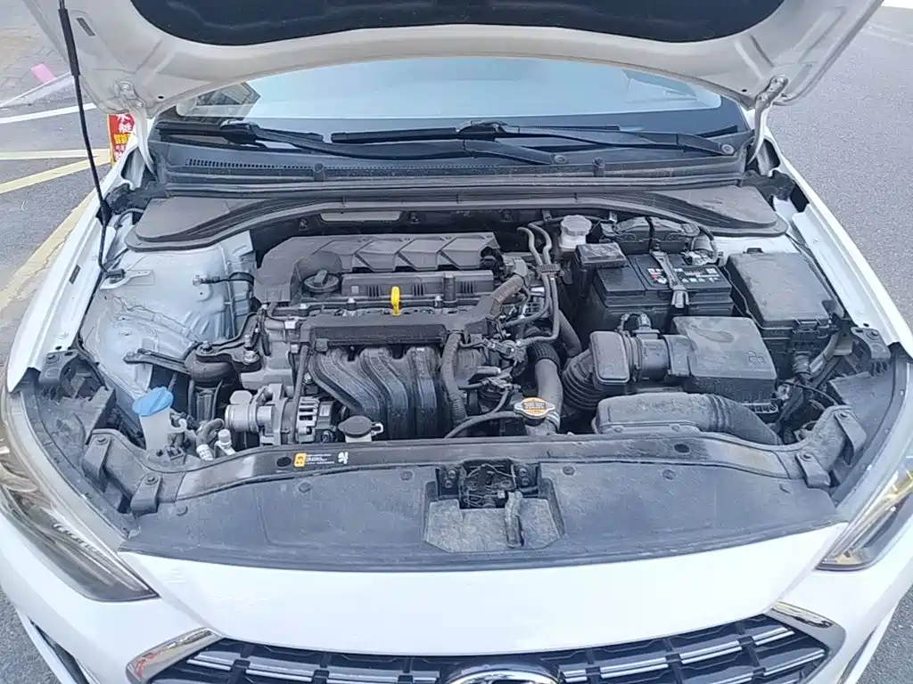 Hyundai Elantra — фото 20
