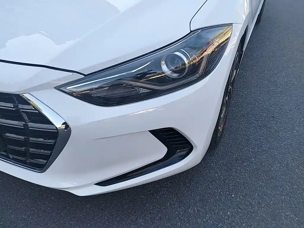 Hyundai Elantra — фото 24