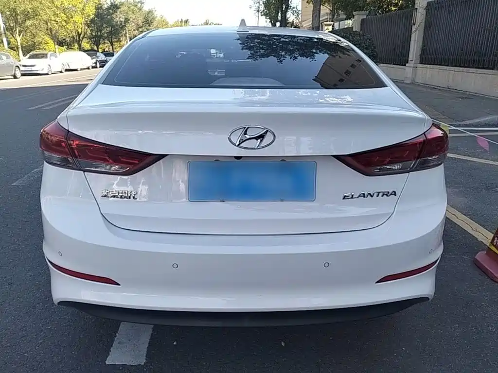 Hyundai Elantra — фото 6