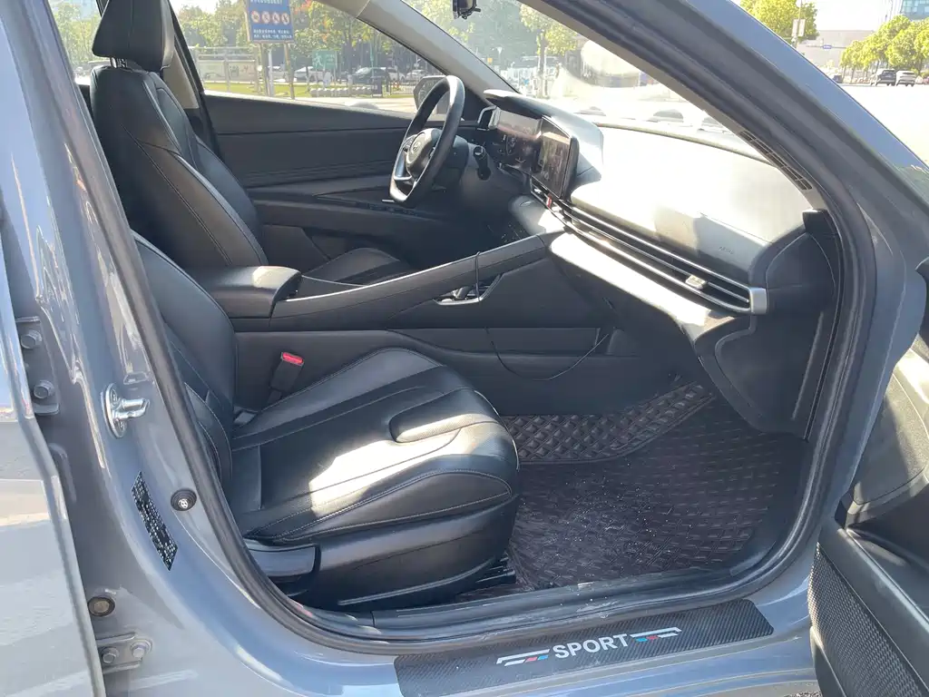 Hyundai Elantra — фото 11