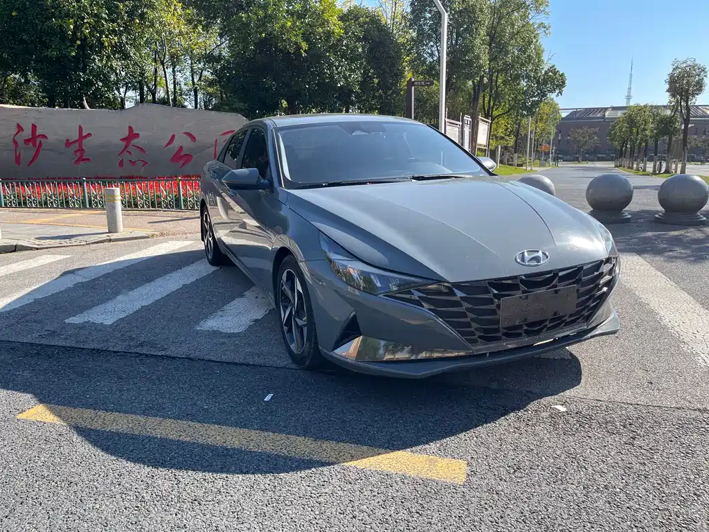 Hyundai Elantra — фото 3