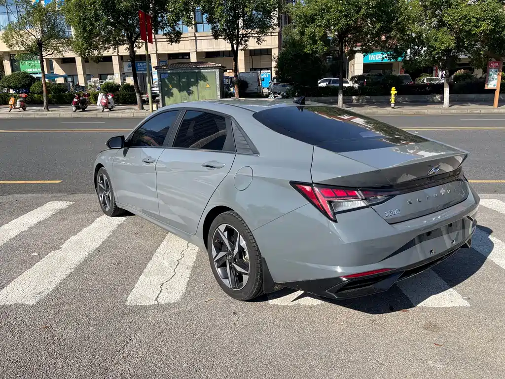 Hyundai Elantra — фото 7