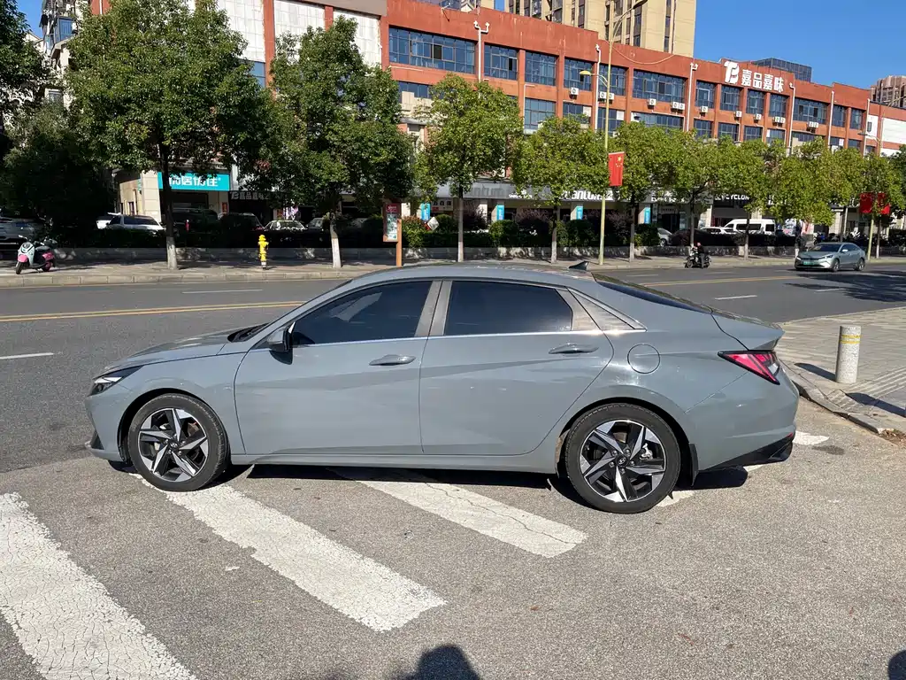 Hyundai Elantra — фото 8