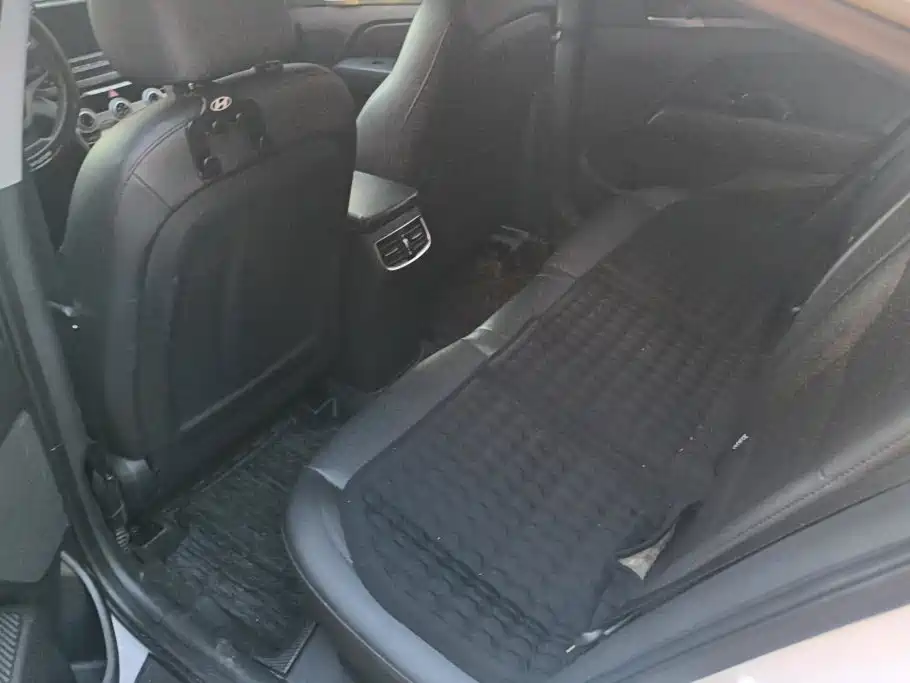 Hyundai Elantra — фото 11