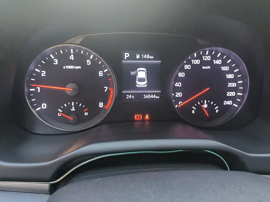 Hyundai Elantra — фото 14