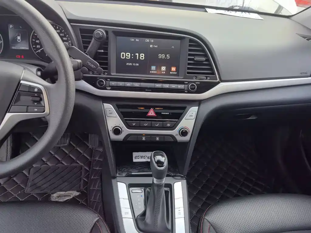 Hyundai Elantra — фото 13