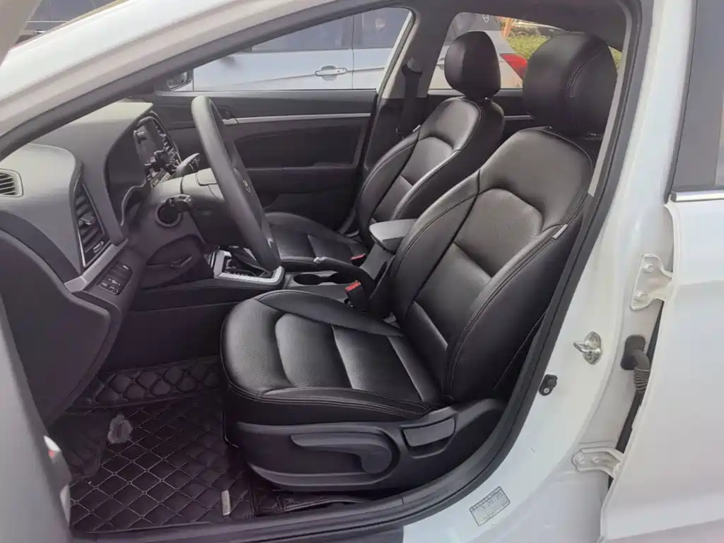 Hyundai Elantra — фото 15