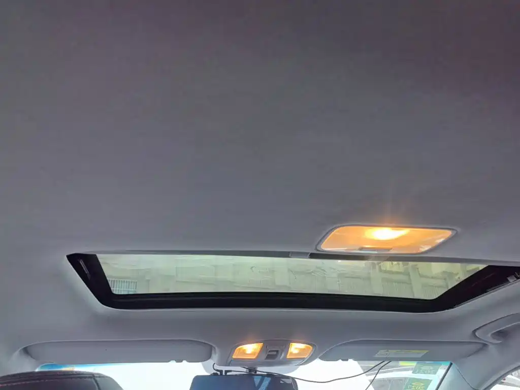 Hyundai Elantra — фото 18