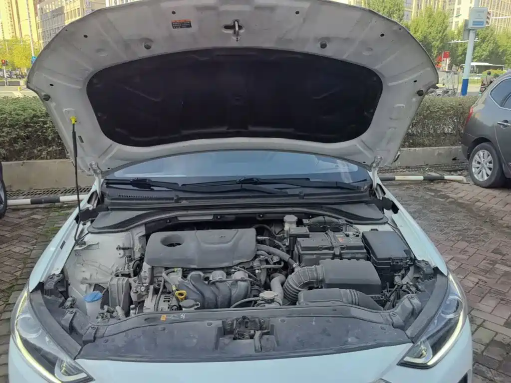 Hyundai Elantra — фото 20