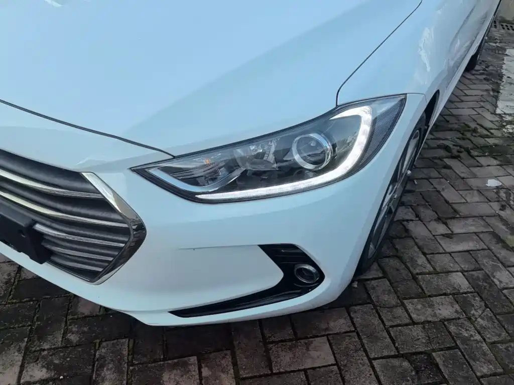 Hyundai Elantra — фото 24