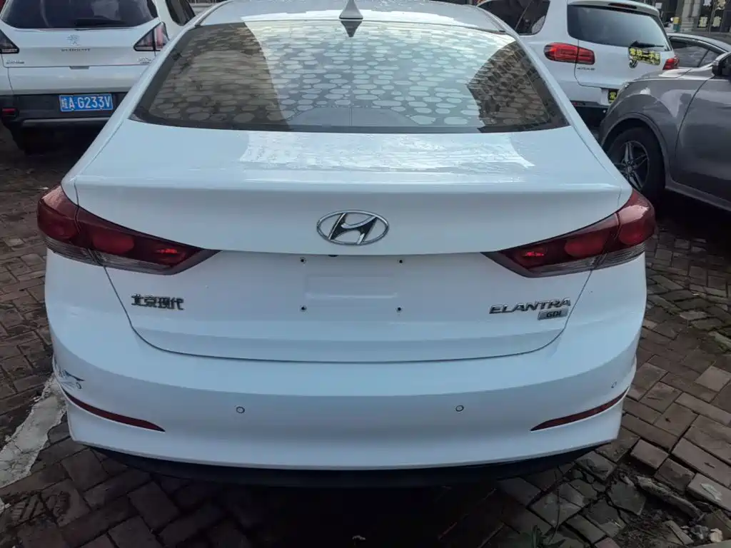 Hyundai Elantra — фото 6