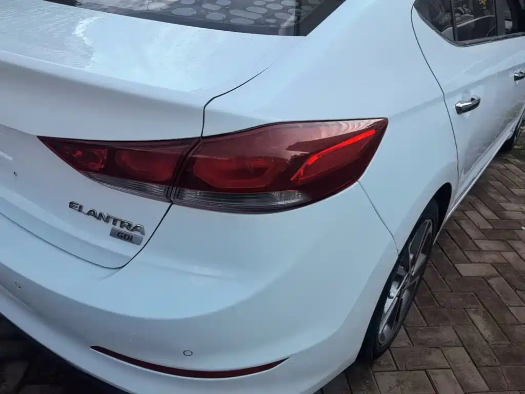 Hyundai Elantra — фото 8