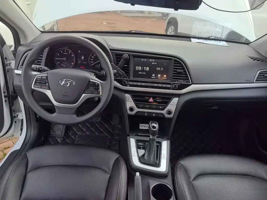 Hyundai Elantra — фото 10
