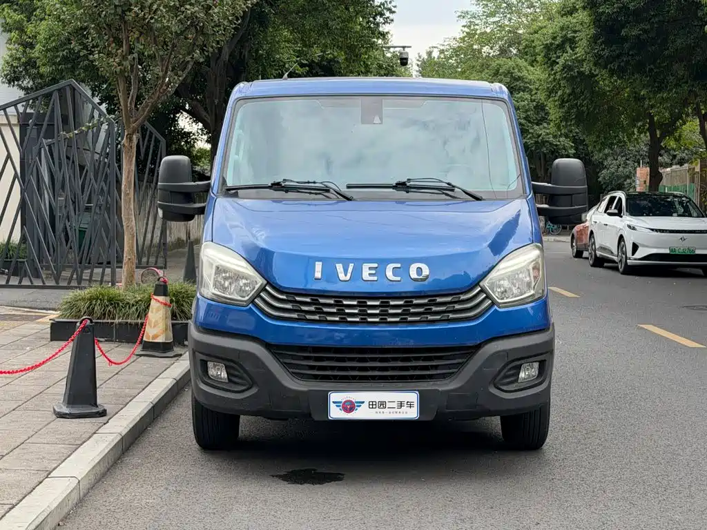 IVECO Ousheng — фото 2