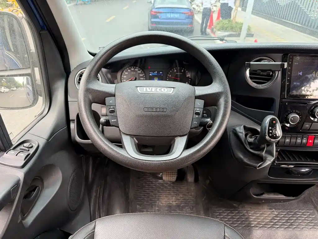 IVECO Ousheng — фото 12