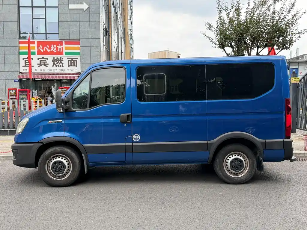 IVECO Ousheng — фото 3