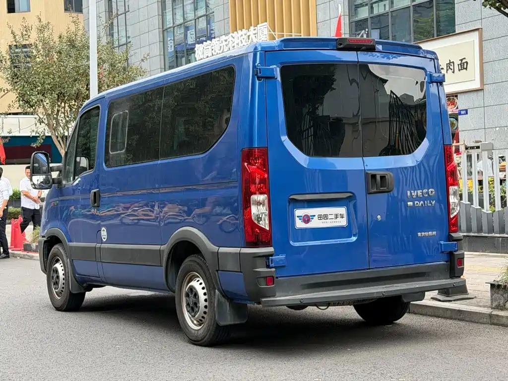IVECO Ousheng — фото 4