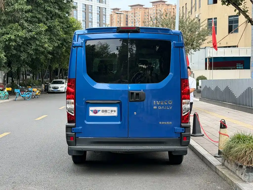 IVECO Ousheng — фото 5
