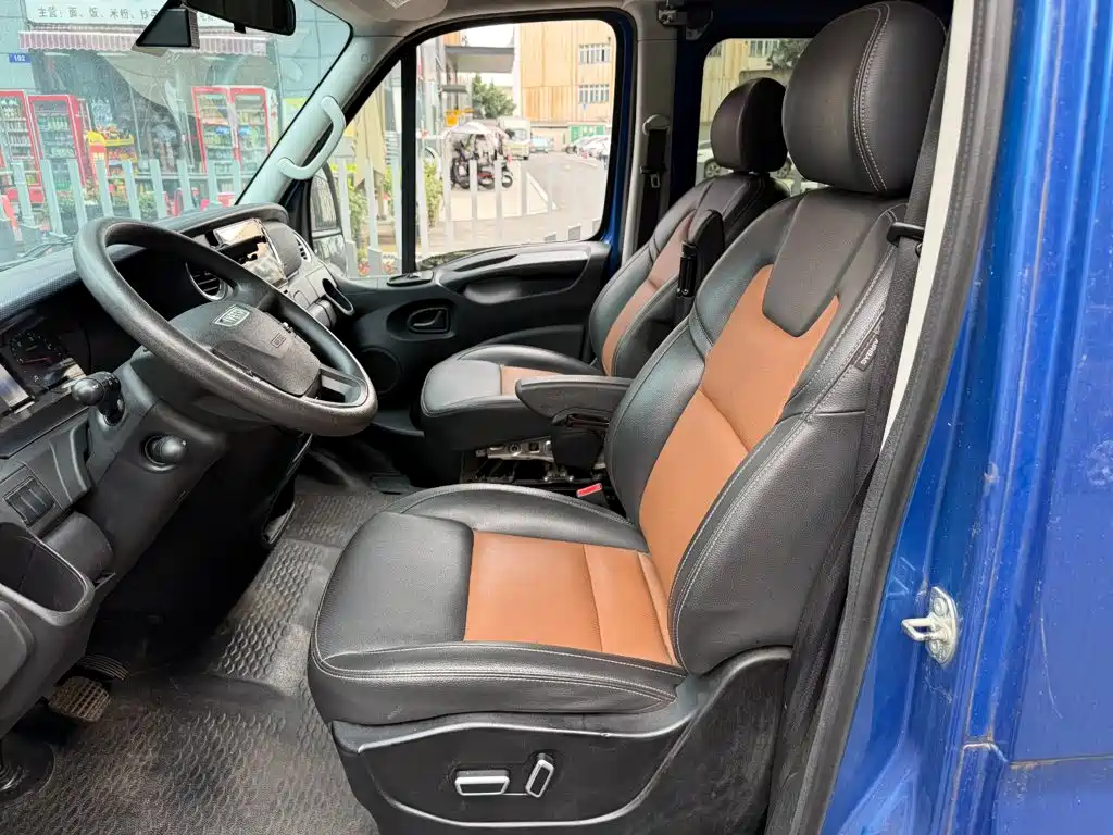 IVECO Ousheng — фото 8